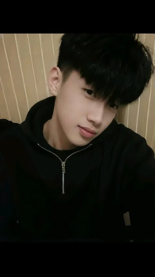 hinh anh nam sinh hai nghin le chin dien trai ben goc pho 19