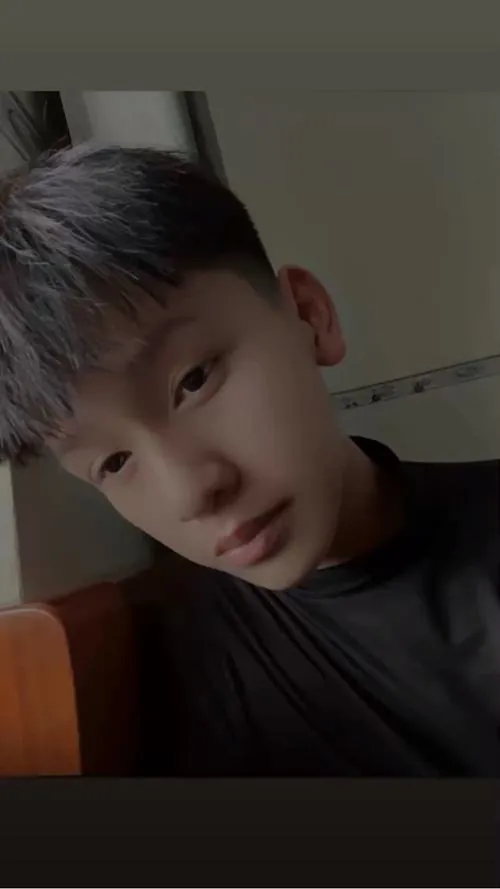 hinh anh nam sinh hai nghin le chin dien trai ben goc pho 20