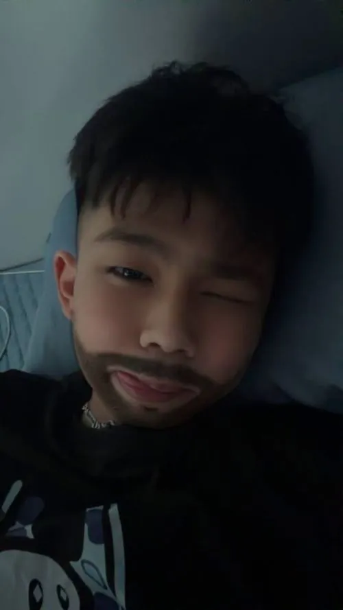 hinh anh nam sinh hai nghin le chin dien trai ben goc pho 21
