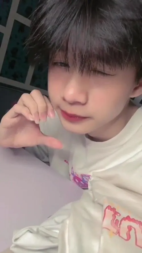 hinh anh nam sinh hai nghin le chin dien trai ben goc pho 3