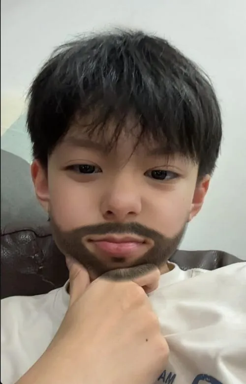 hinh anh nam sinh hai nghin le chin dien trai ben goc pho 5