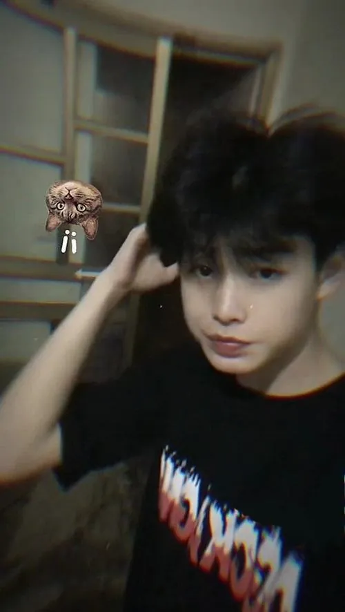 hinh anh nam sinh hai nghin le chin dien trai ben goc pho 6