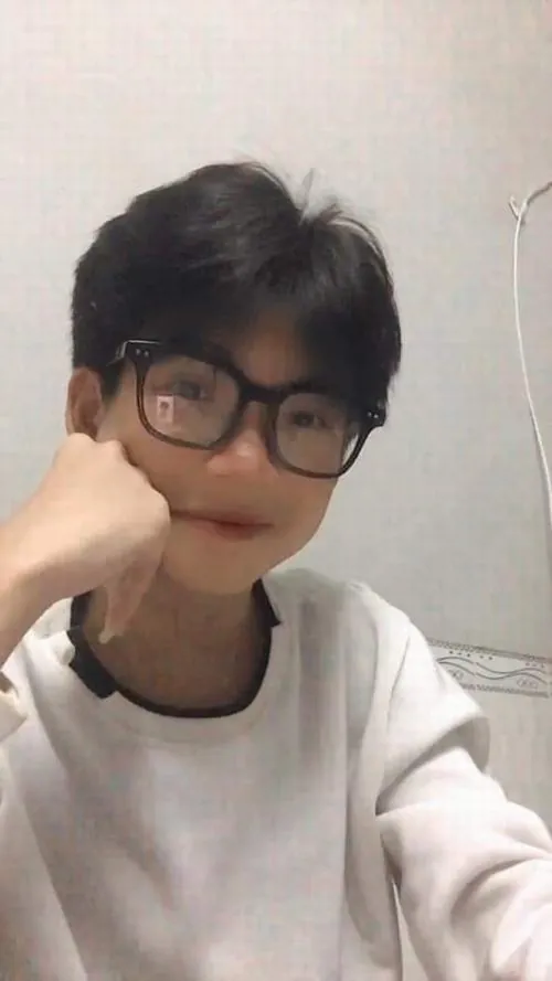 hinh anh nam sinh hai nghin le chin dien trai ben goc pho 8