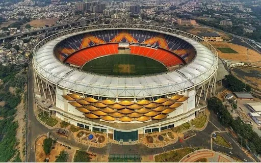 Narendra Modi Stadium đứng trên Rungrado và Michigan Stadium về sức chứa